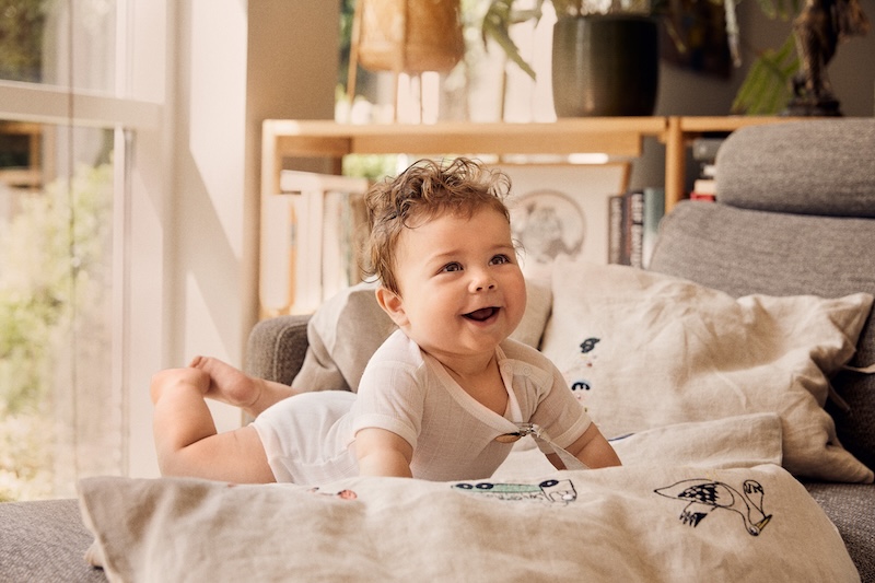Baby på MinEgen personligt babysengetøj